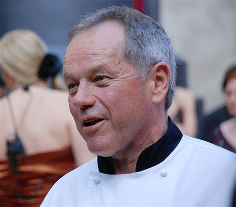 Chef wolfgang puck - World-renowned chef Wolfgang Puck shows Chelsea Handler, Lindsey Vonn and Kelly how to make his butternut squash soup recipe with cranberry relish garnish, a...